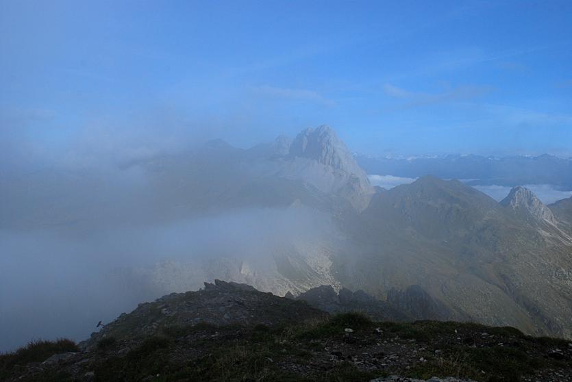 Si nasconde nella nebbia